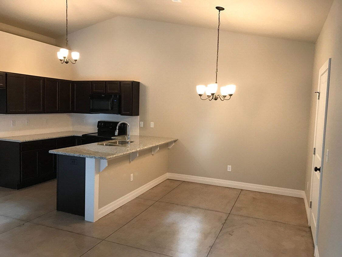 2762 E 45th St N, Wichita, KS 67219 Townhome Rentals in Wichita KS
