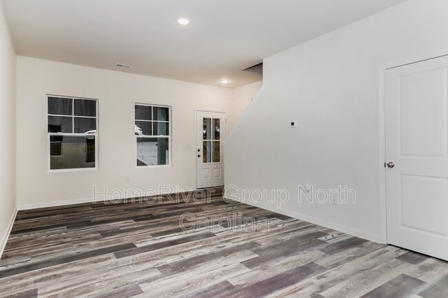 Building Photo - 103 Higgins Ct