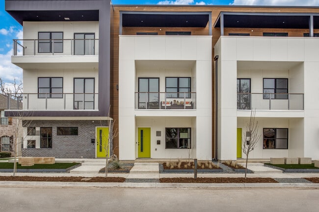 Foto del edificio - 3129 Waits Ave