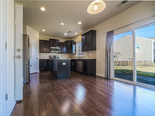 Foto del edificio - 1089 Wallace Lake Rd