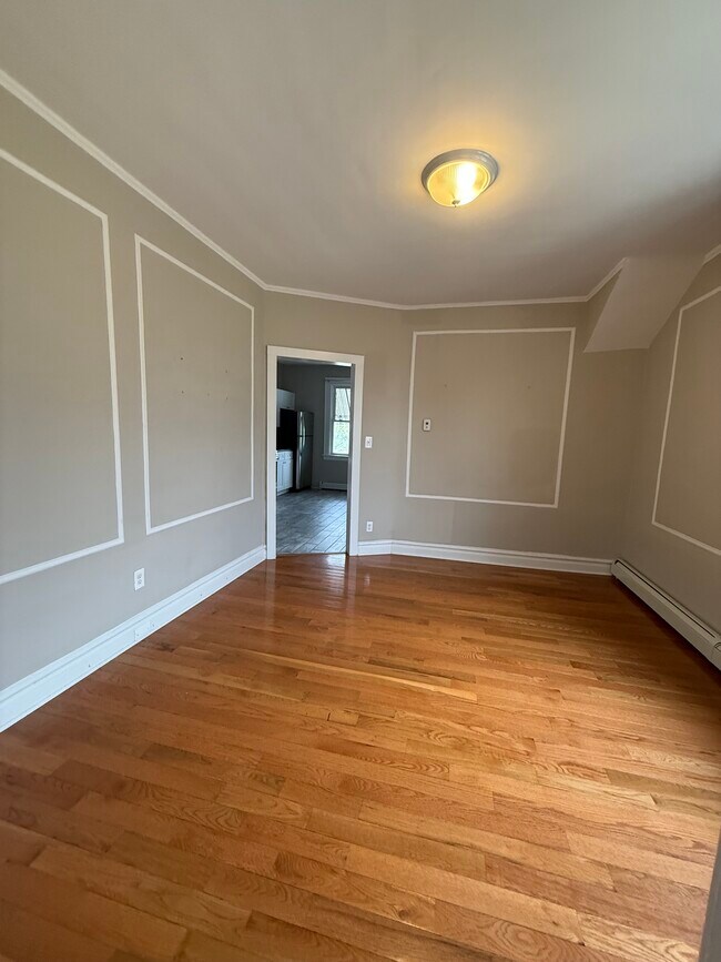 Building Photo - 433 Abington Ave