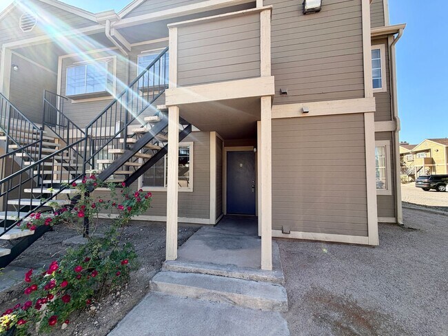 Foto del edificio - 2 bedroom in gated community