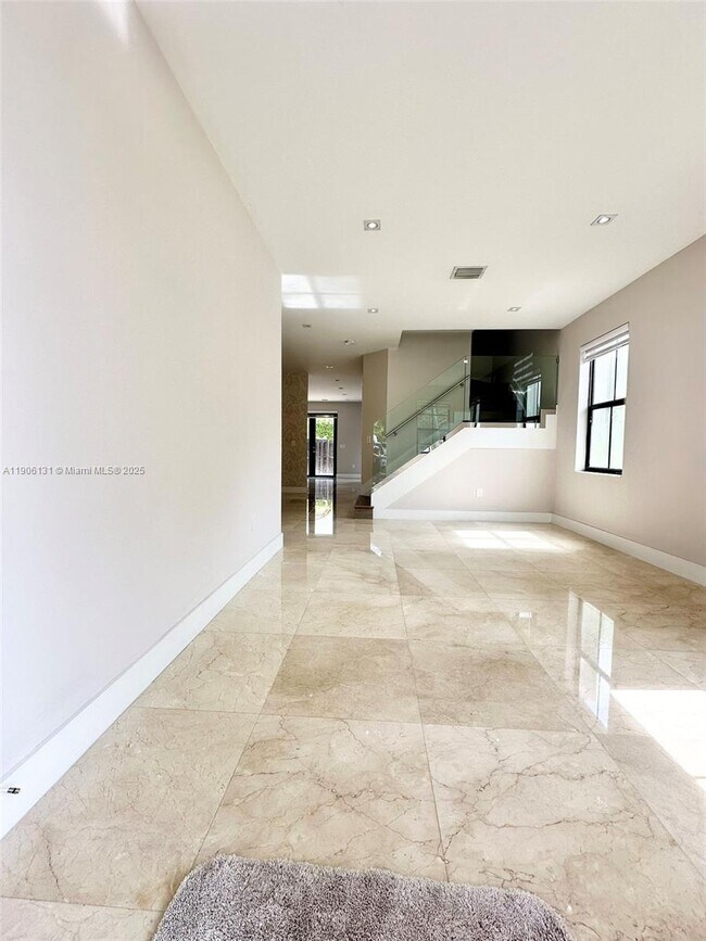 Building Photo - 8755 NW 116th Ct