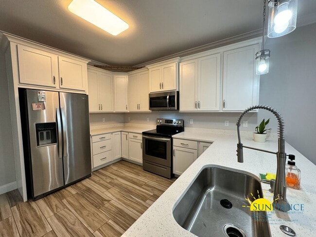 Building Photo - Beautiful 4 Bedroom Home in Mary Esther!