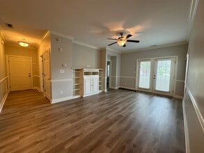 Building Photo - 321 Gallery Dr