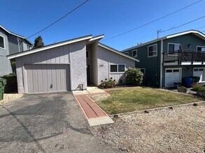 Building Photo - 470 Java St