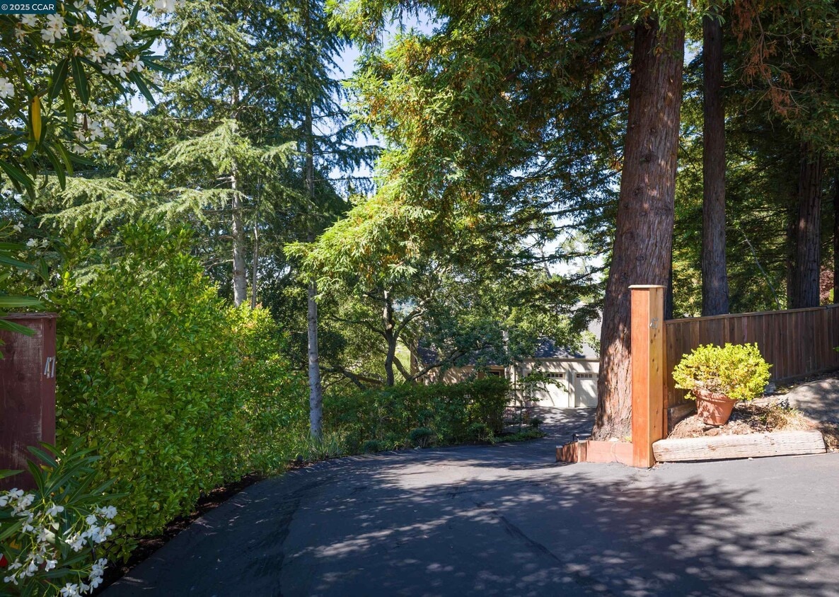 Primary Photo - 47 El Gavilan Rd