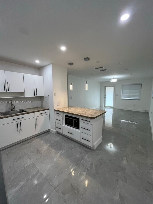 Foto del edificio - 2783 SW 33rd Ave