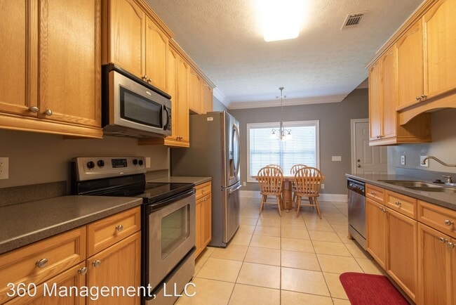 Building Photo - 3 br, 2 bath House - 1412 Cloverbrook Circle