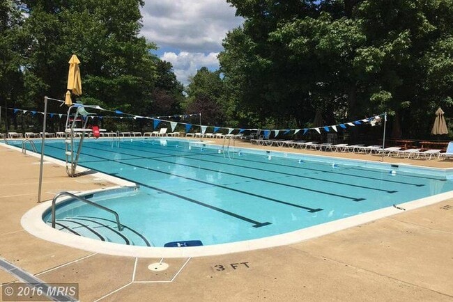 Building Photo - 8180 Fernlake Ct