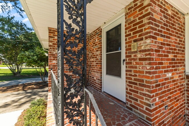 Building Photo - 1155 Melvin Dr