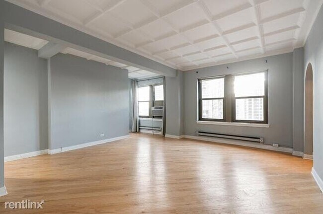 Building Photo - 1206 N LaSalle Dr