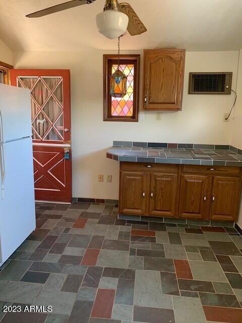 Building Photo - 912 E Allen St