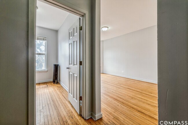 Foto del edificio - 308 N Kedzie Ave