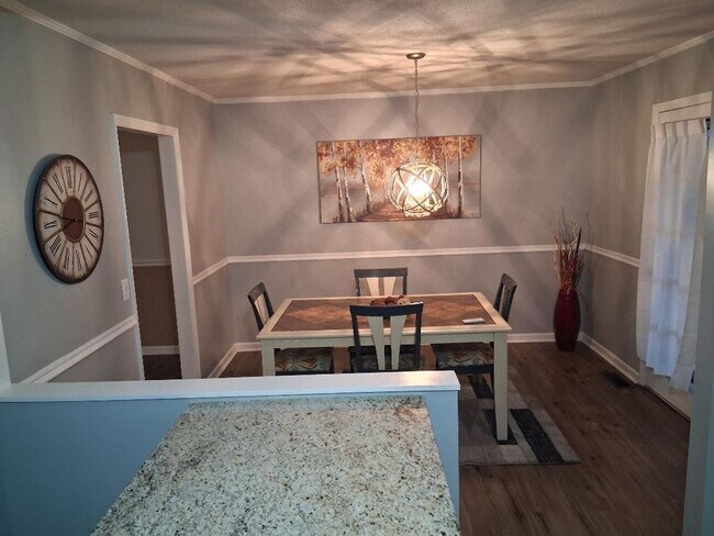 Foto del edificio - 3 Bedroom 2 bath Duplex Home in Chattanooga