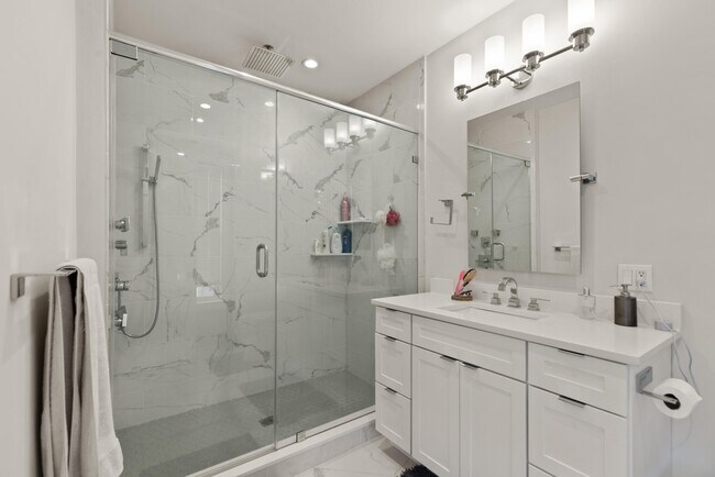 Foto del edificio - 447 W 4th St