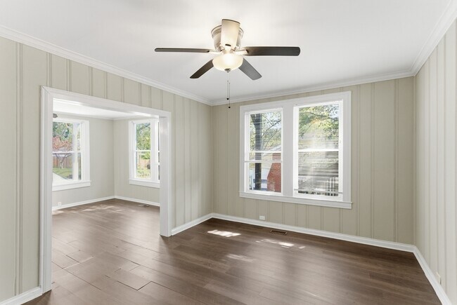 Foto del edificio - 2927 Dempster St NE