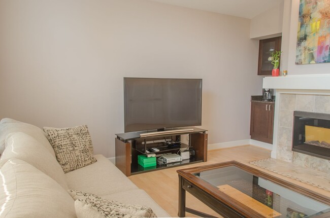Building Photo - 4bd/2.5ba Seattle Home