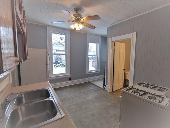 Building Photo - 745 Salamonie Ave