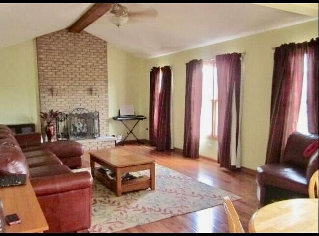 Building Photo - 12515 Manor Dr