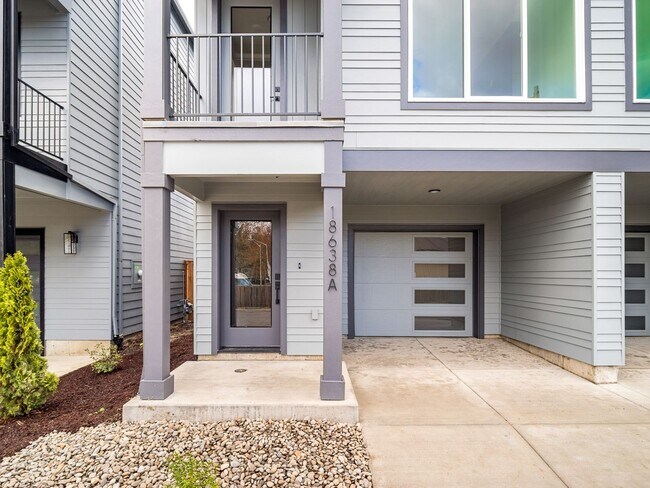 Foto del edificio - $500 off 1st month! Beautiful, brand spanking new 2-bdrm/2.5-bath duplex townhome! W/D, garage, q...