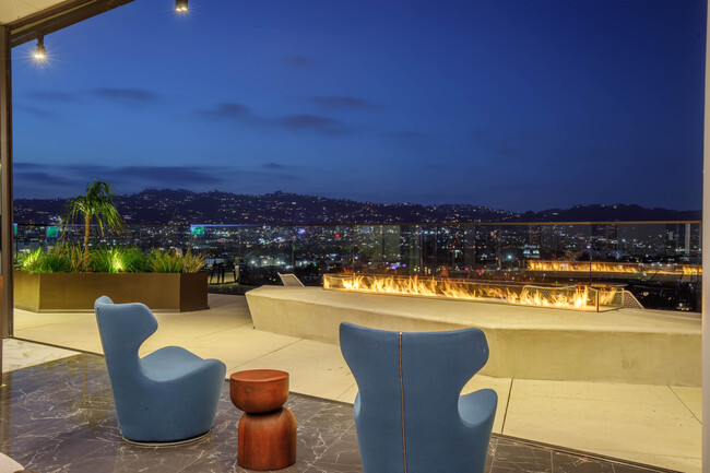 Foto del edificio - 6401 Wilshire Blvd