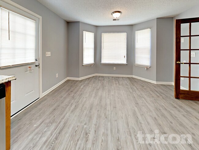 Foto del edificio - 120 Oakbrook Village Rd
