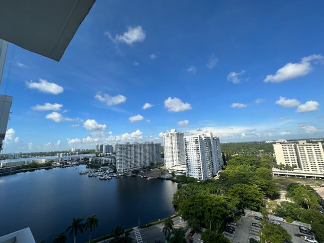 Foto del edificio - 2801 NE 183rd St