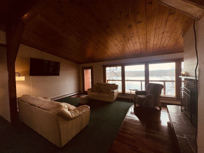 Foto del edificio - 1051 N Northshore Dr