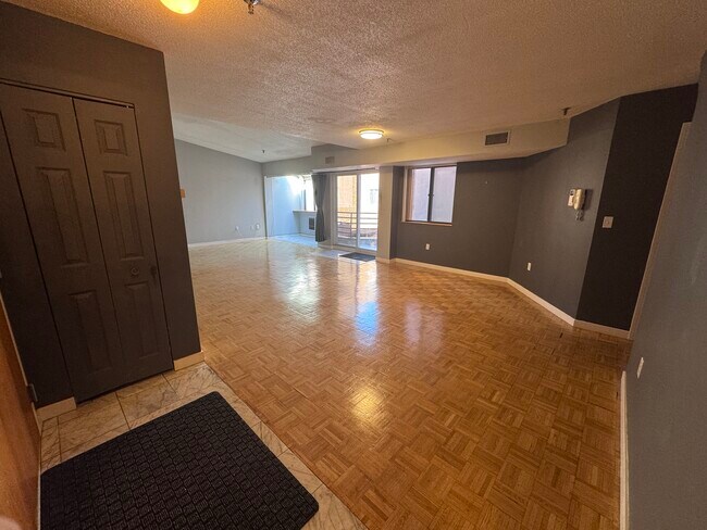 Building Photo - 147 Kelton St