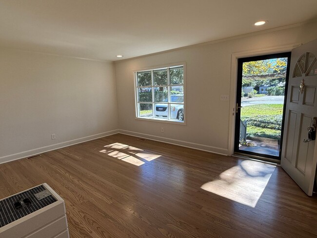 Foto del edificio - 3/3 Totally Renovated House on Sylvan Driv...