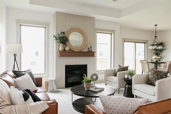 Building Photo - EXECUTIVE RANCH!! 4 Bed, 3 Bath Home in Waukee
