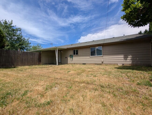 Foto del edificio - Nice 2 bed/1 bath duplex off River Road