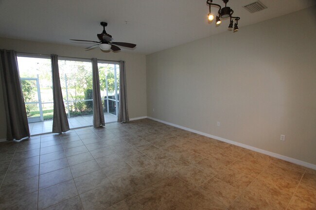Foto del edificio - 1056 Hampton Cir