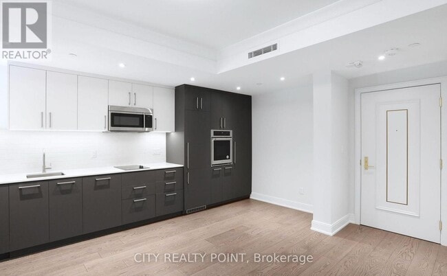 Photo du bâtiment - 2 Clarendon Ave