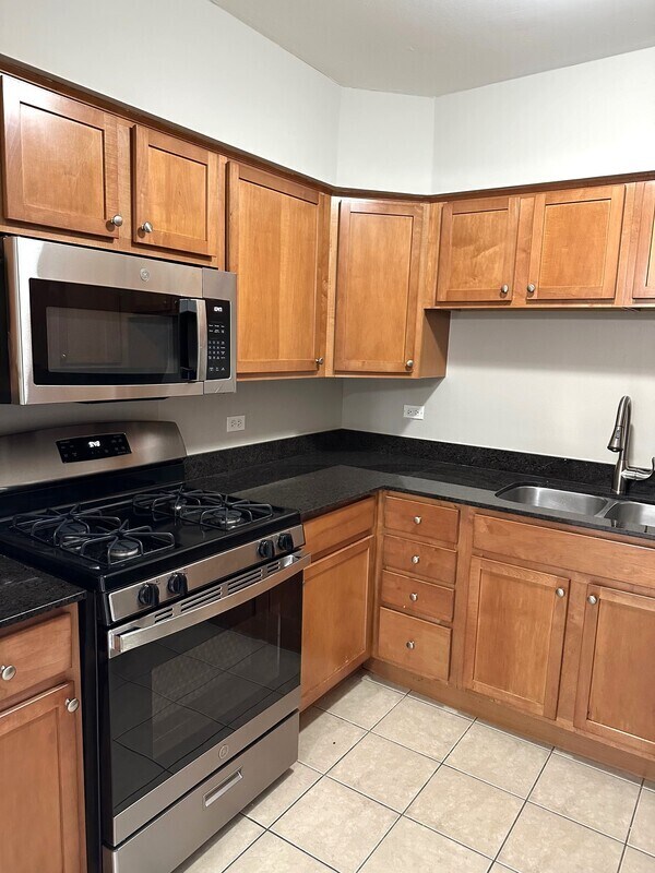 Building Photo - 8650 84th Ct