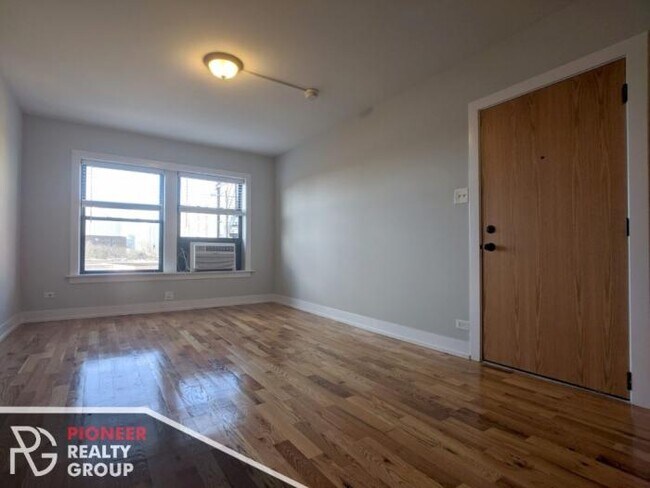 Building Photo - 1 bedroom in CHICAGO IL 60614