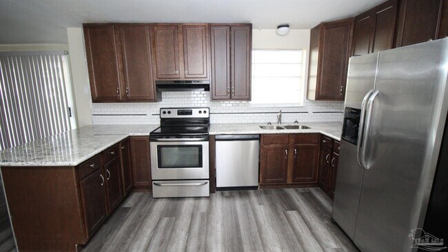 Building Photo - 2110 Curry Cir