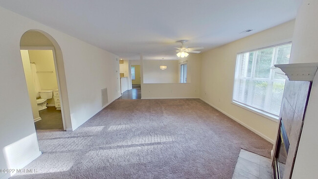 Building Photo - 4158 Breezewood Dr