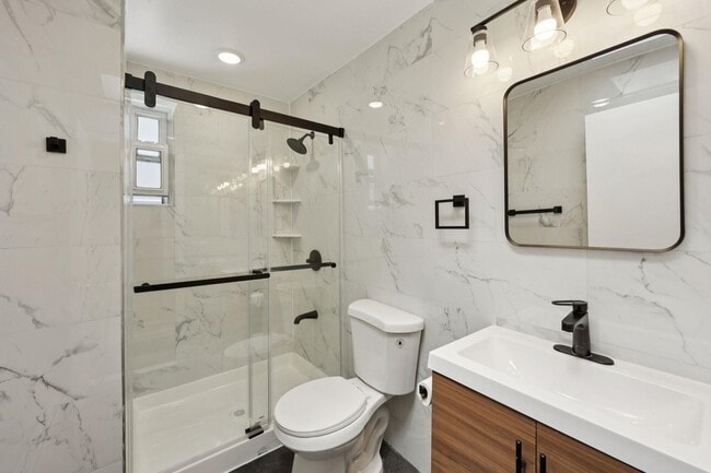 Building Photo - 325 7th St