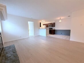 Building Photo - 9900 Hundred Oaks Cir