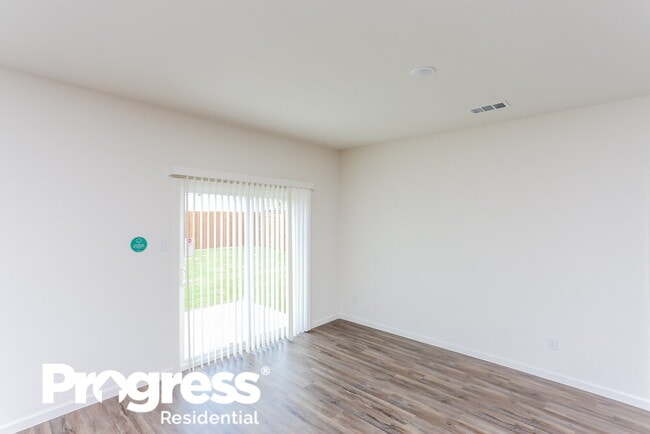 Building Photo - 539 London Dr