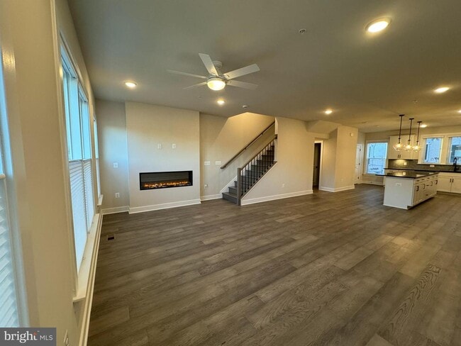 Building Photo - 12756 Sunrise Valley Dr