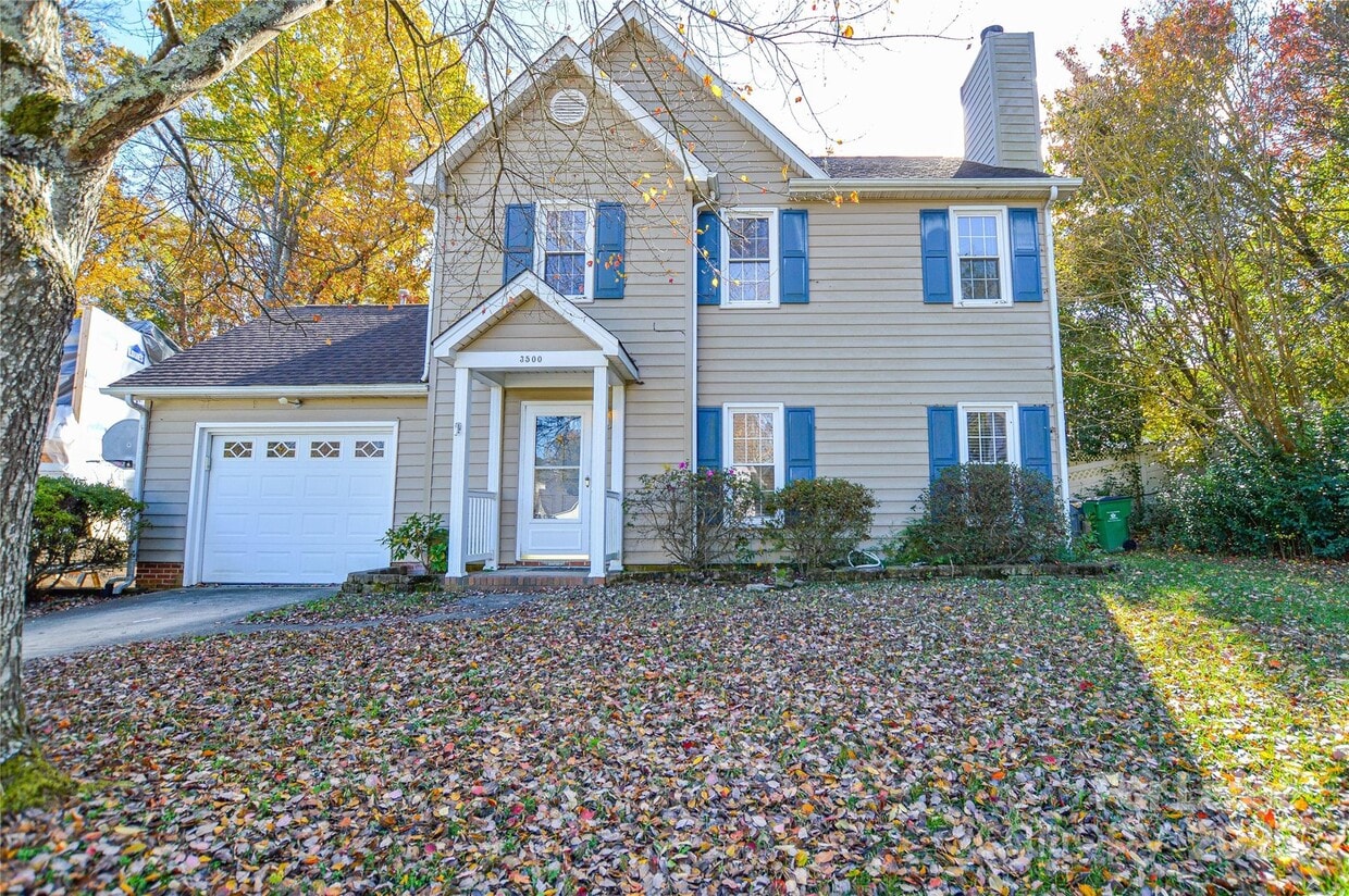 Foto principal - 3500 Rosedown Dr