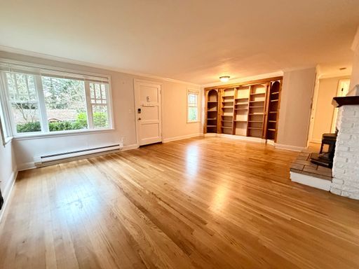 Foto del edificio - Great 2 bed home, fully fenced backyard in desirable Olympic Hills! Available Now!