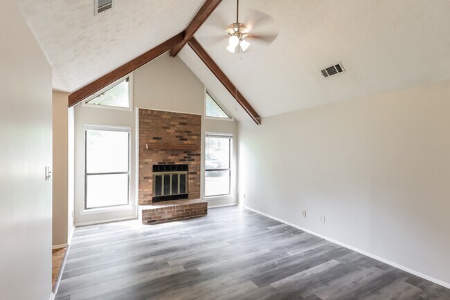 Building Photo - 3 Bedroom Charmer in Prattville!