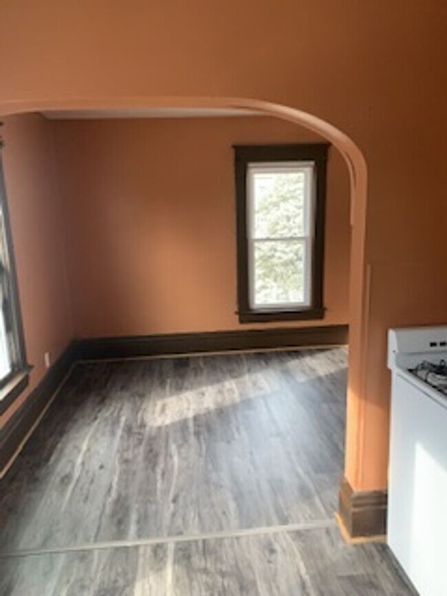 Building Photo - 43 1/2 Mulberry St