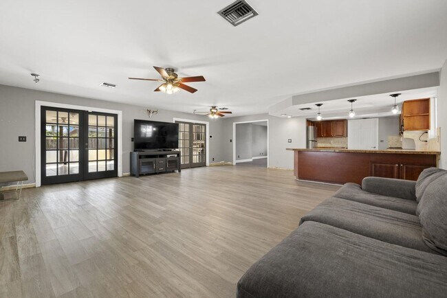 Foto del edificio - 6918 Tradewind Way