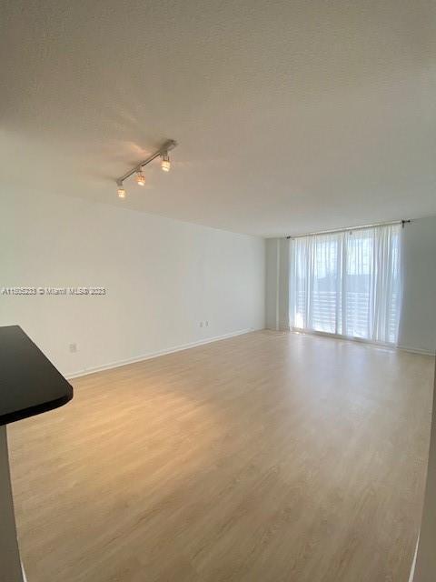 Foto del edificio - 2775 NE 187th St