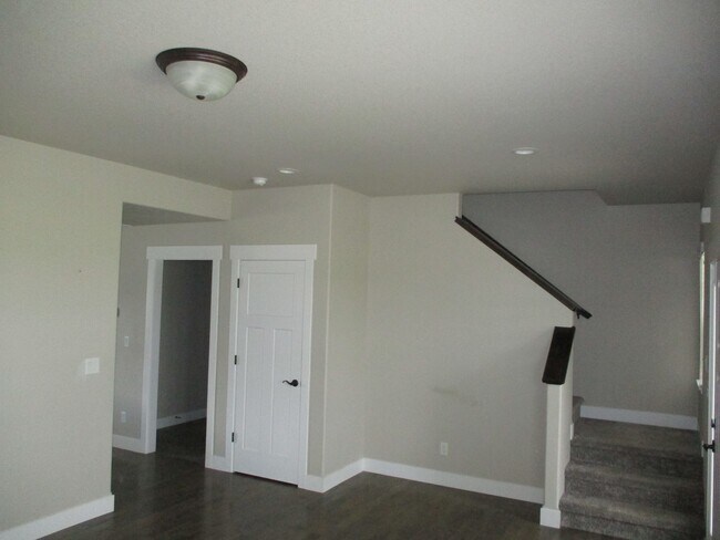 Foto del edificio - Beautiful, Dog Friendly - 3 Bedroom, 2.5 B...